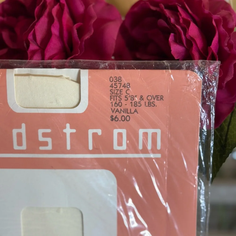 Nordstrom Perfect‎ Dot Textured Pantyhose in the color Vanilla, size C.
